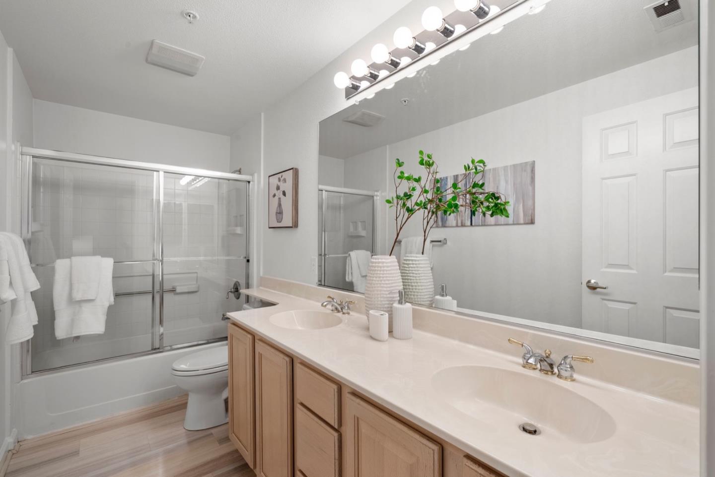 Detail Gallery Image 8 of 24 For 2255 Showers Dr #263,  Mountain View,  CA 94040 - 2 Beds | 2 Baths