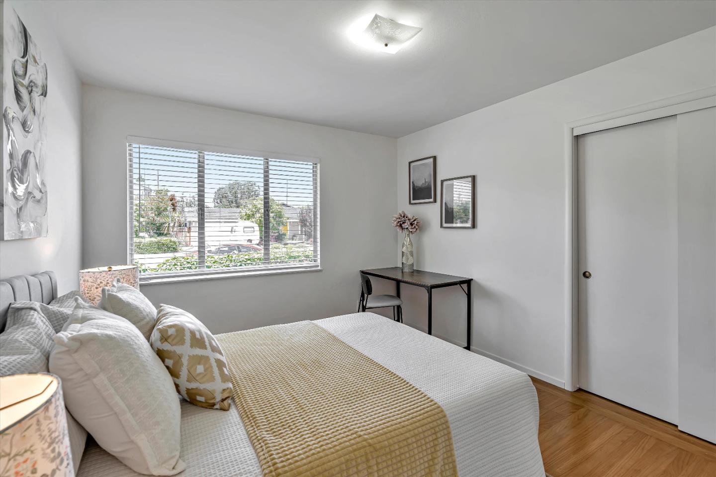 Detail Gallery Image 20 of 28 For 1605 Hollingsworth Dr, Mountain View,  CA 94040 - 3 Beds | 2 Baths