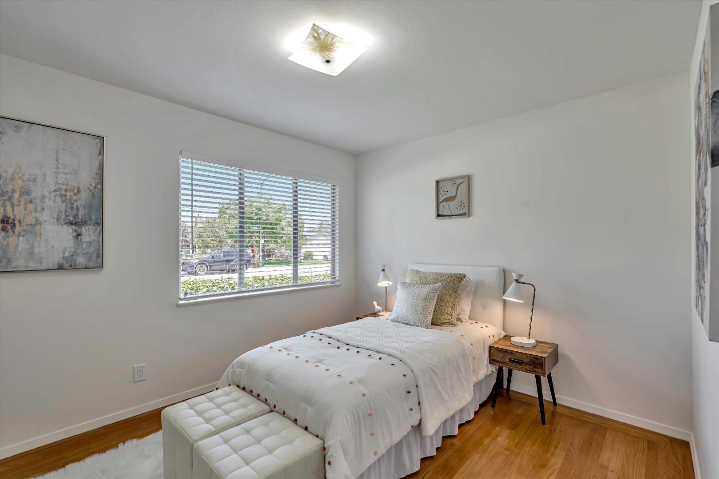 Detail Gallery Image 21 of 28 For 1605 Hollingsworth Dr, Mountain View,  CA 94040 - 3 Beds | 2 Baths