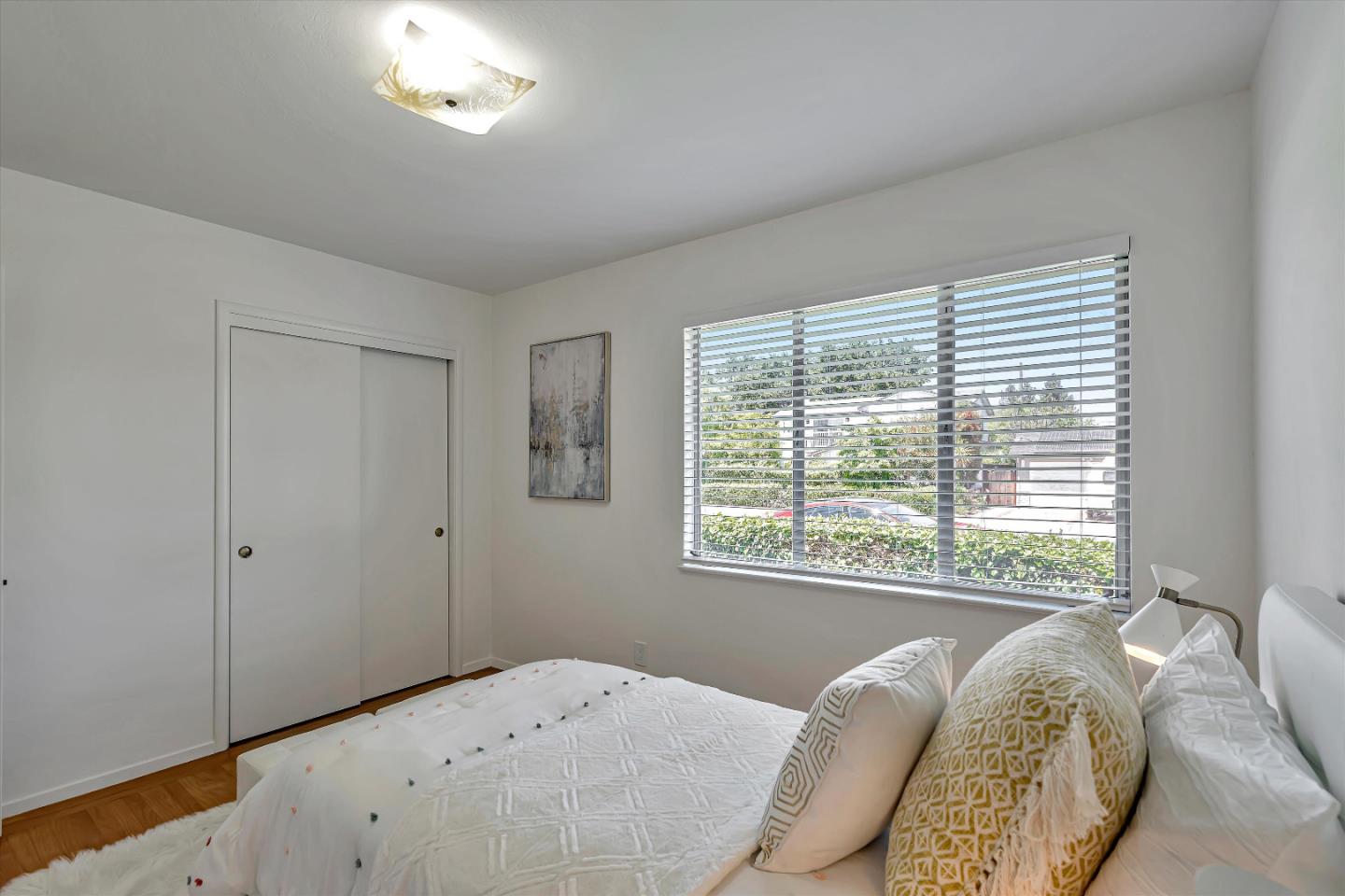 Detail Gallery Image 22 of 28 For 1605 Hollingsworth Dr, Mountain View,  CA 94040 - 3 Beds | 2 Baths