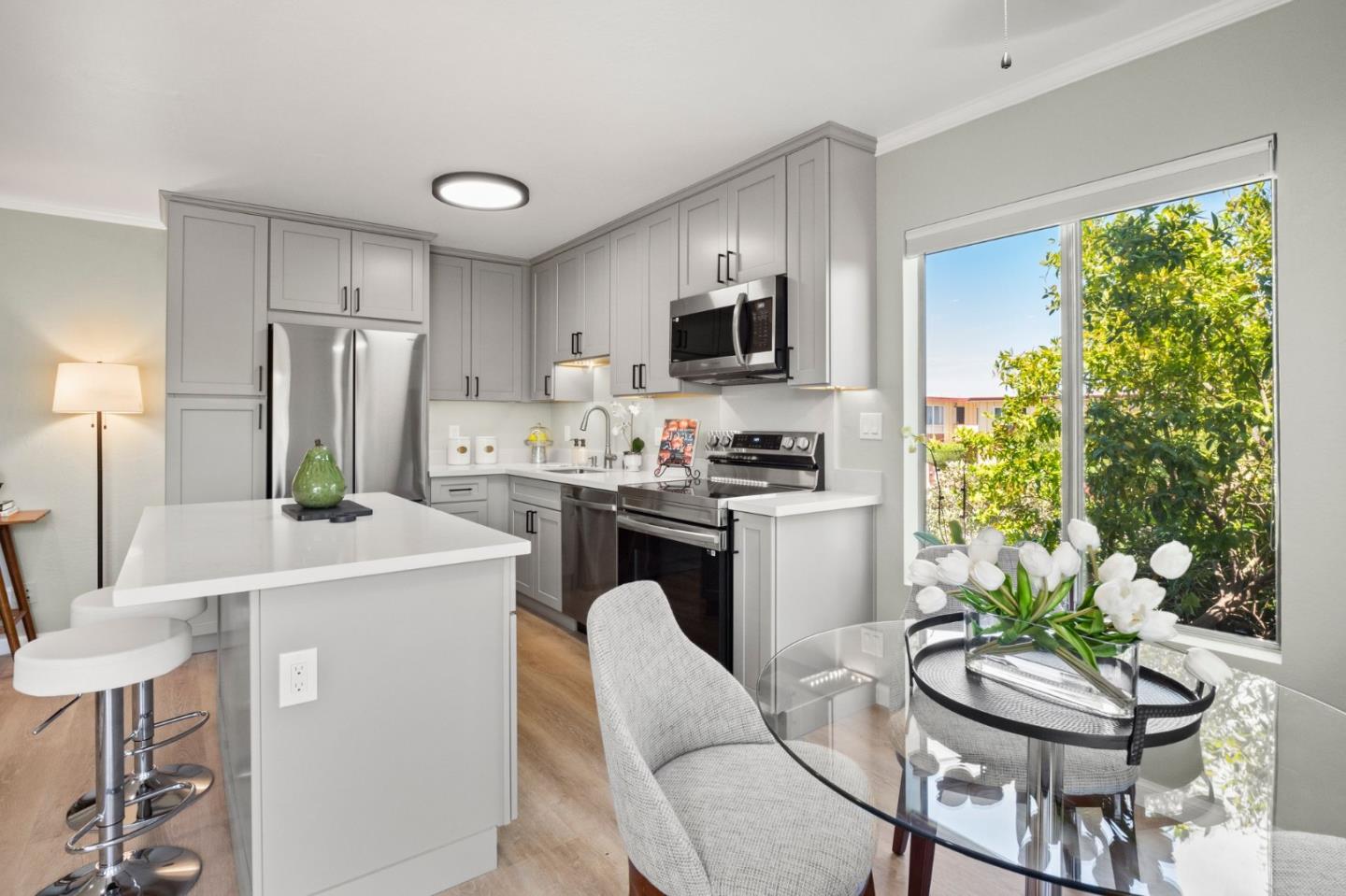 Detail Gallery Image 11 of 36 For 3050 Los Prados St #6,  San Mateo,  CA 94403 - 1 Beds | 1 Baths