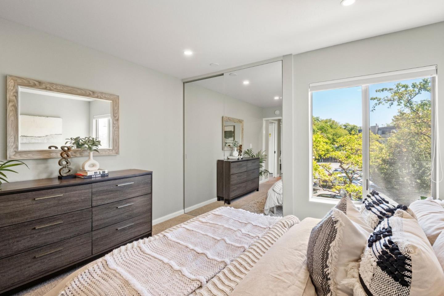 Detail Gallery Image 22 of 36 For 3050 Los Prados St #6,  San Mateo,  CA 94403 - 1 Beds | 1 Baths