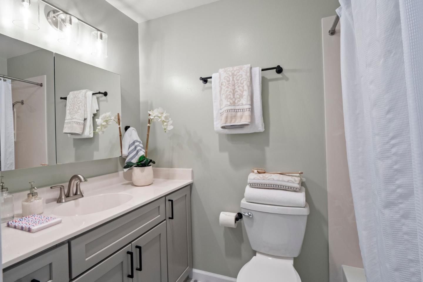Detail Gallery Image 26 of 36 For 3050 Los Prados St #6,  San Mateo,  CA 94403 - 1 Beds | 1 Baths