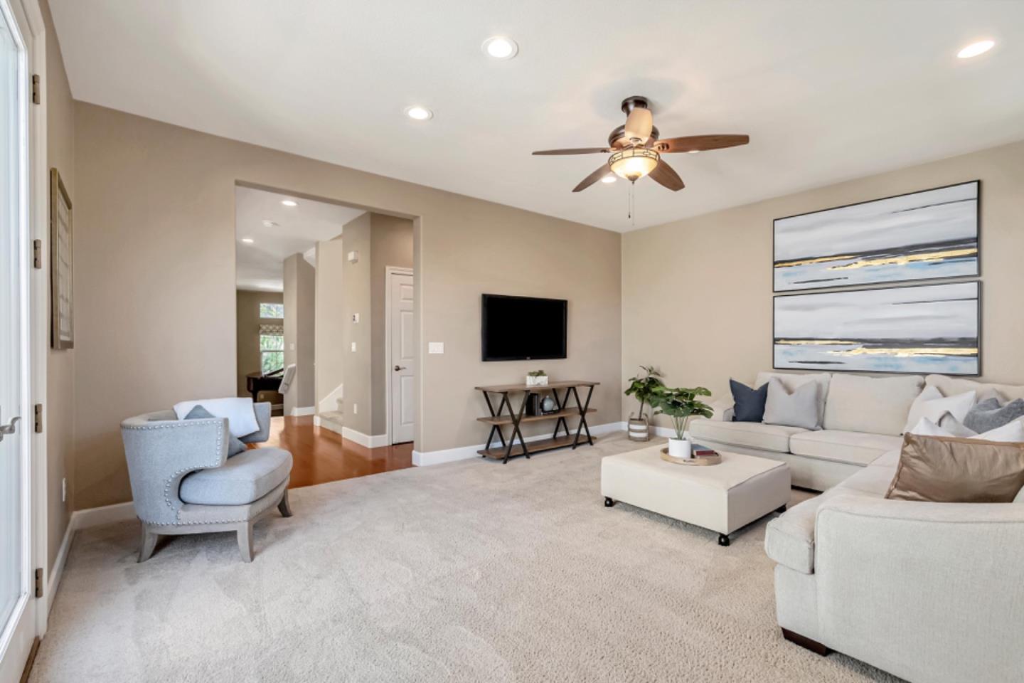 Detail Gallery Image 11 of 42 For 2332 Azevedo Pkwy, San Jose,  CA 95125 - 3 Beds | 2/1 Baths