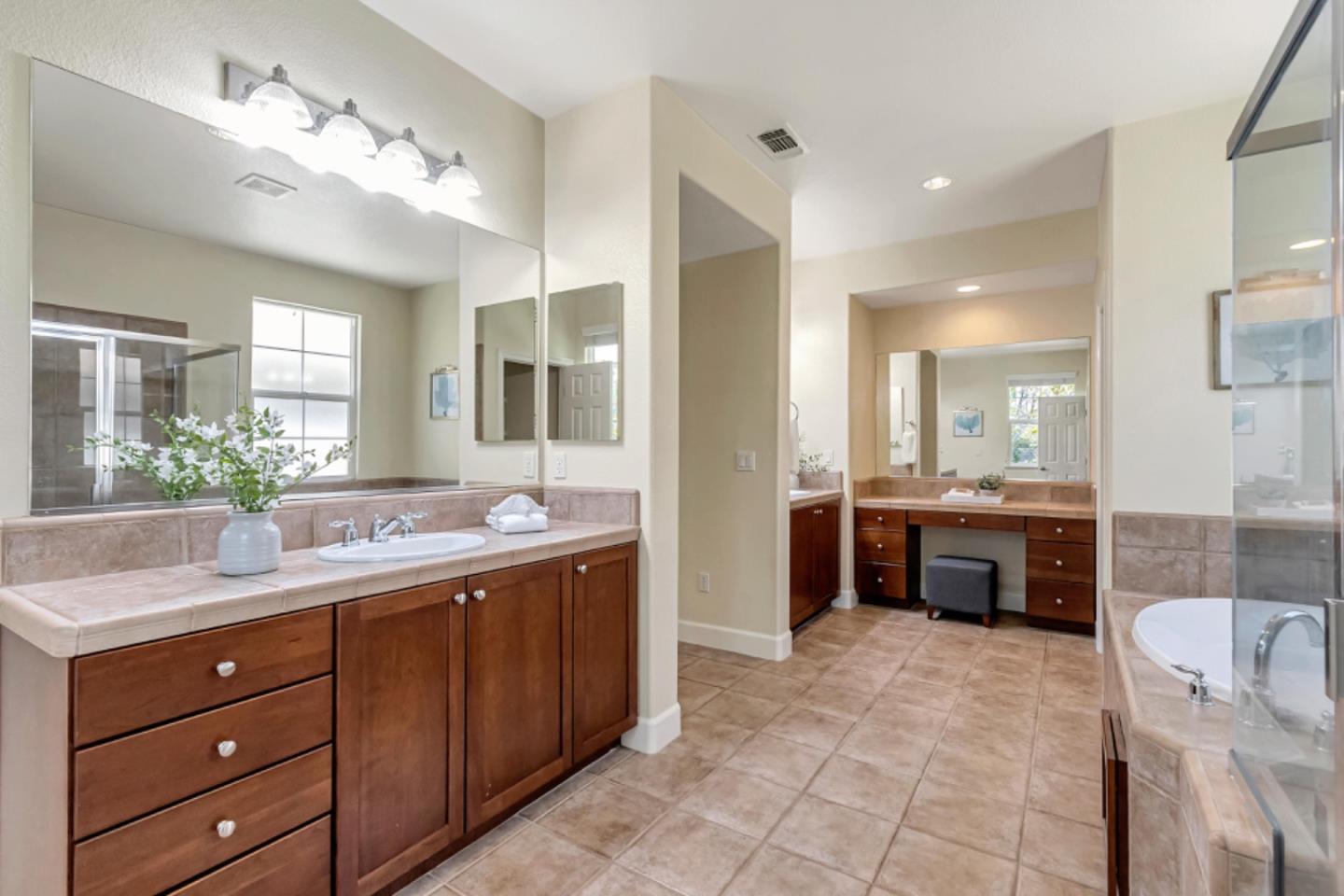 Detail Gallery Image 21 of 42 For 2332 Azevedo Pkwy, San Jose,  CA 95125 - 3 Beds | 2/1 Baths