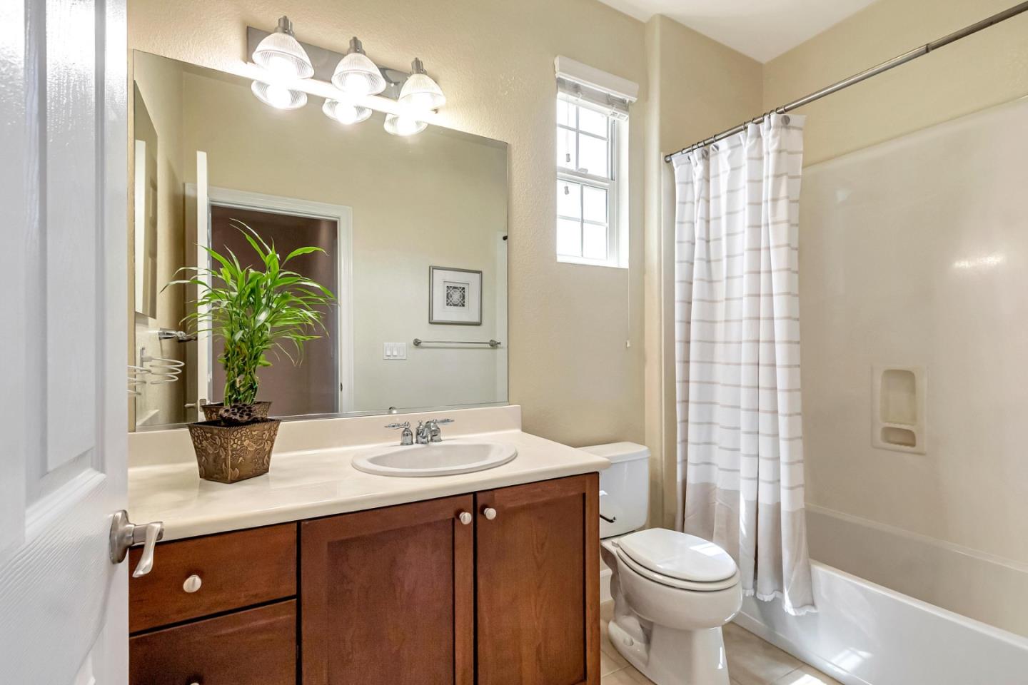 Detail Gallery Image 27 of 42 For 2332 Azevedo Pkwy, San Jose,  CA 95125 - 3 Beds | 2/1 Baths