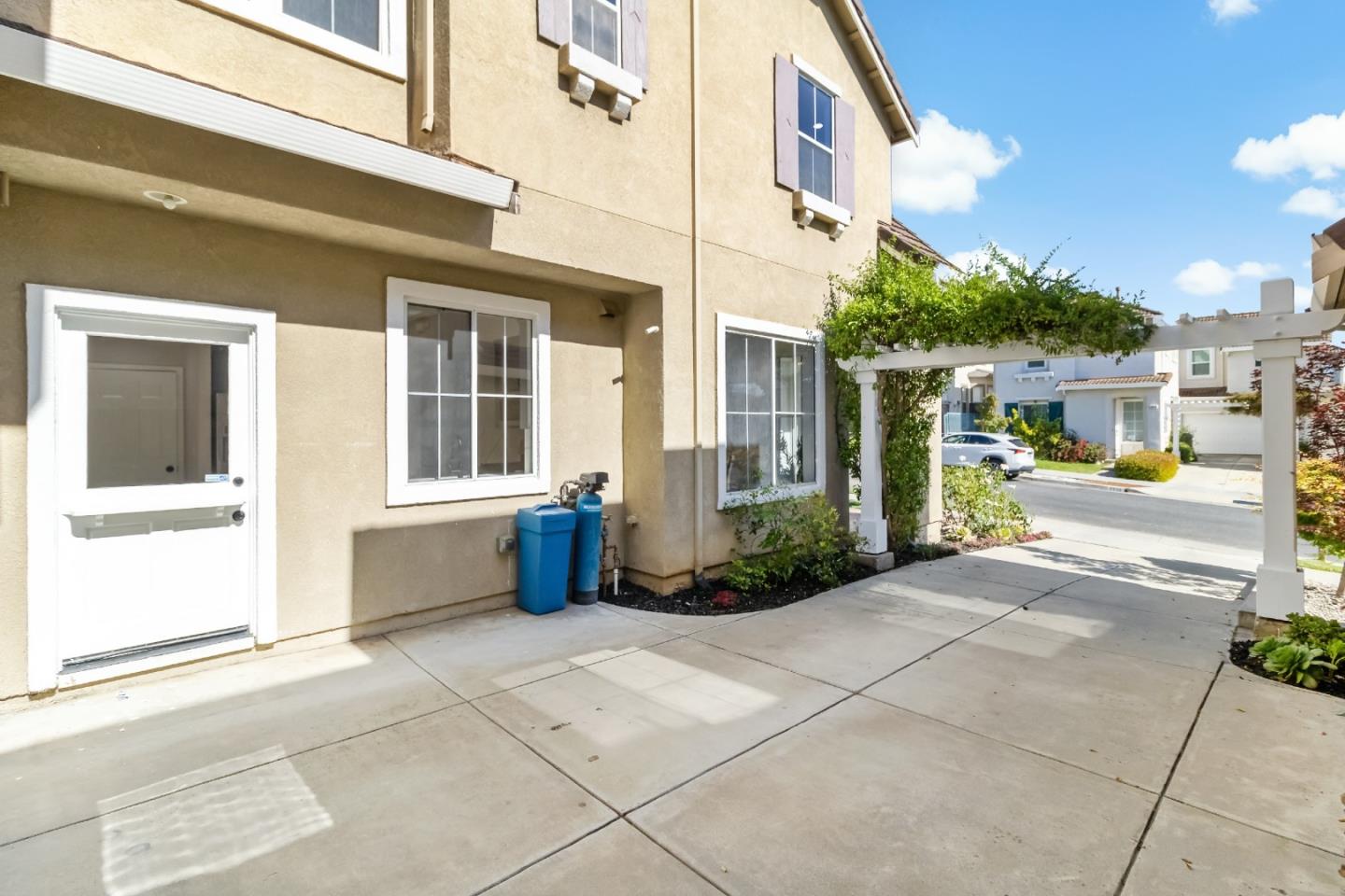 Detail Gallery Image 10 of 58 For 3415 Judi Ann Ct, San Jose,  CA 95148 - 3 Beds | 2/1 Baths
