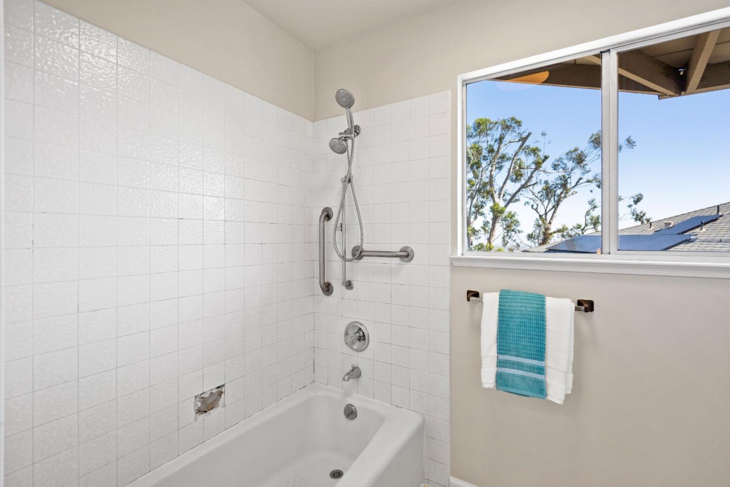 Detail Gallery Image 29 of 45 For 1360 Talbryn Dr, Belmont,  CA 94002 - 4 Beds | 2/1 Baths