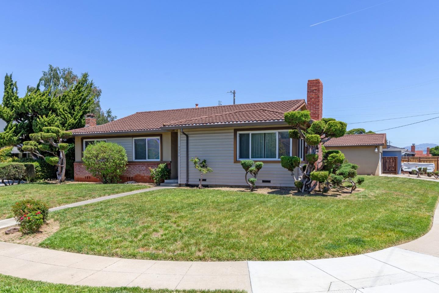 Detail Gallery Image 1 of 24 For 3796 Justine Dr, San Jose,  CA 95124 - 3 Beds | 2 Baths