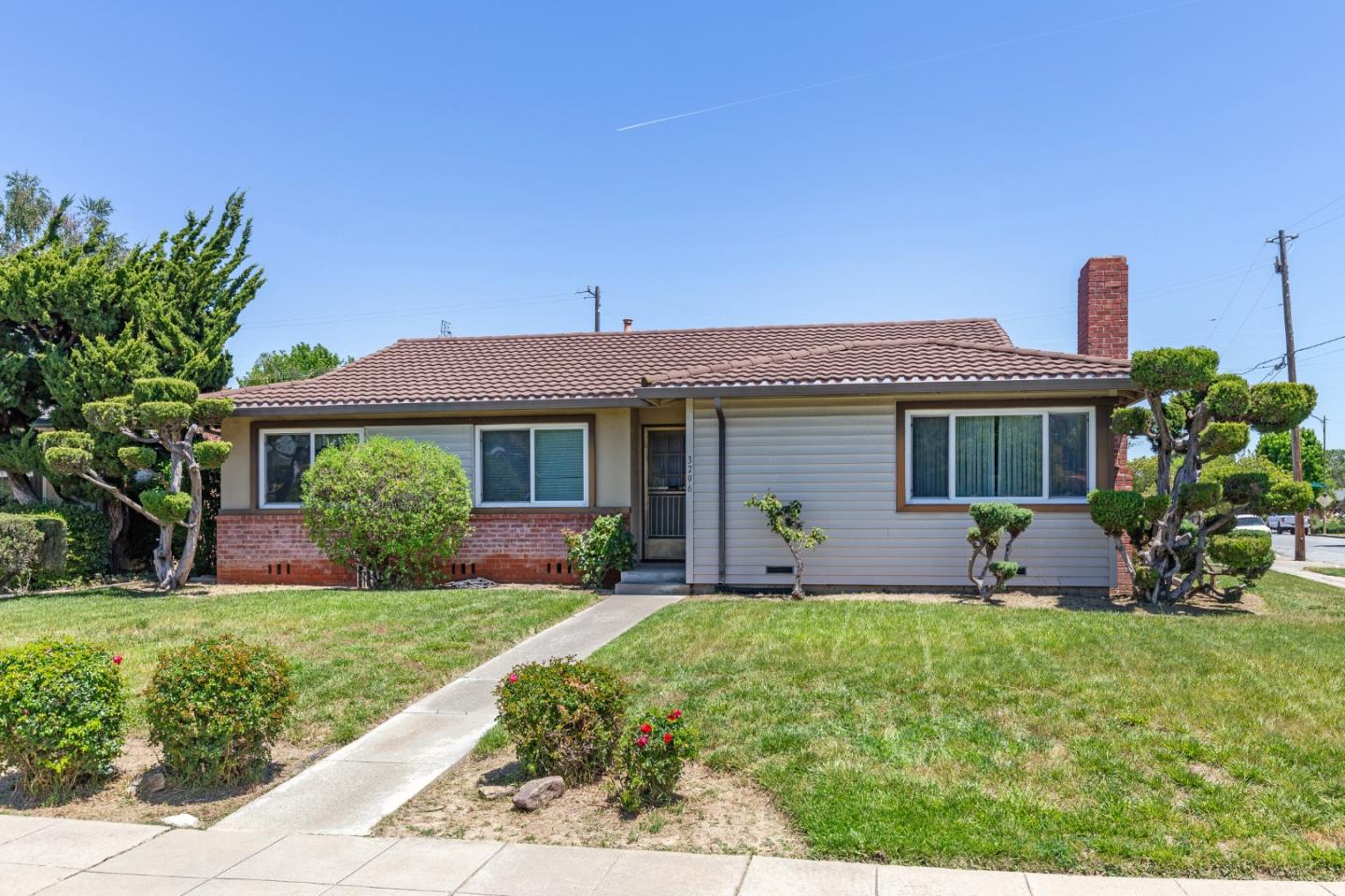 Detail Gallery Image 2 of 24 For 3796 Justine Dr, San Jose,  CA 95124 - 3 Beds | 2 Baths