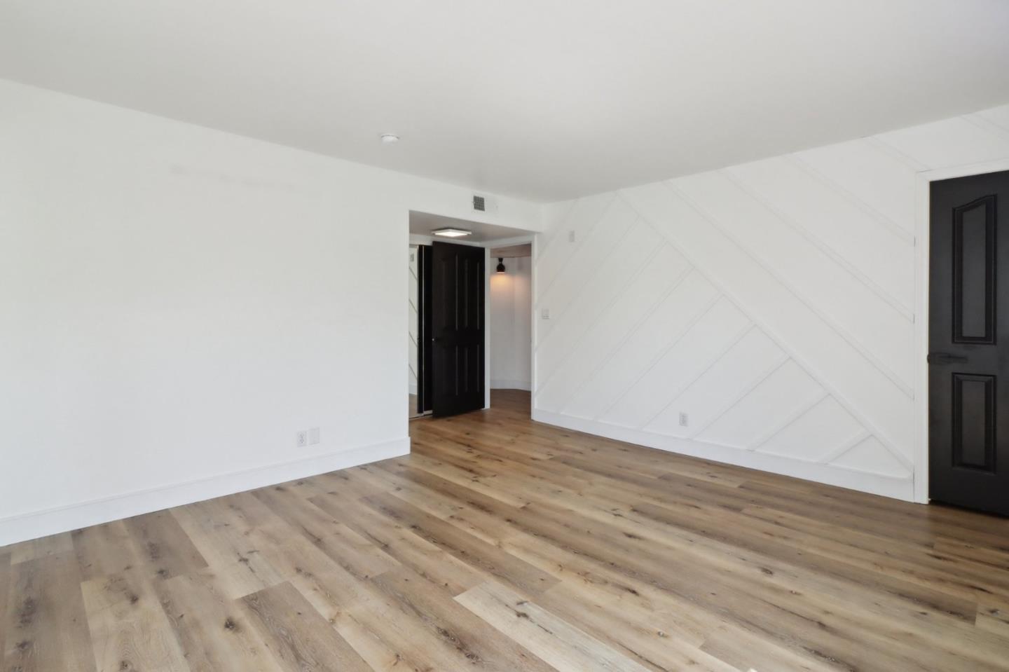 Detail Gallery Image 11 of 25 For 1160 Granville Ave #104,  Los Angeles,  CA 90049 - 2 Beds | 2/1 Baths