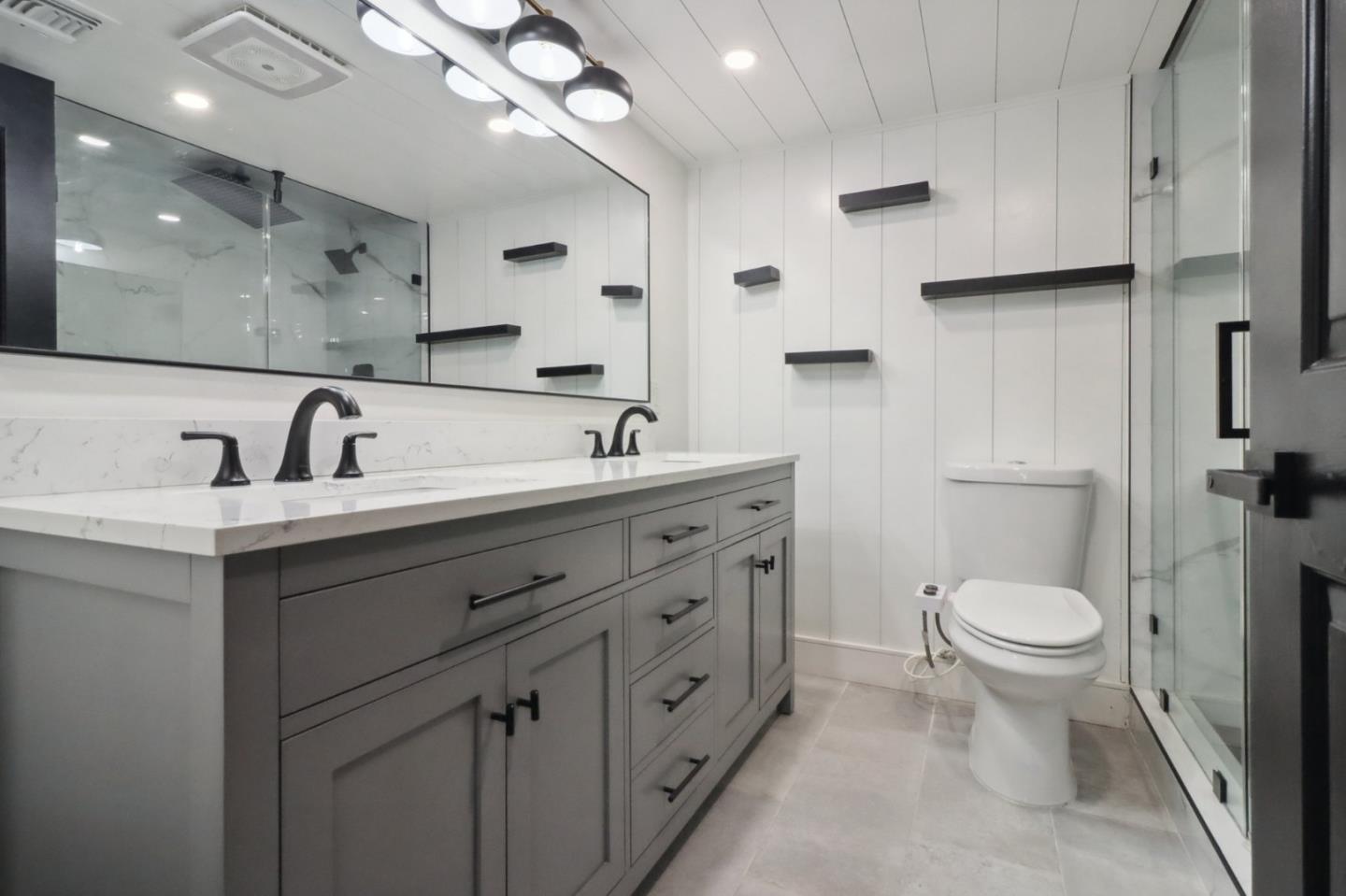 Detail Gallery Image 16 of 25 For 1160 Granville Ave #104,  Los Angeles,  CA 90049 - 2 Beds | 2/1 Baths