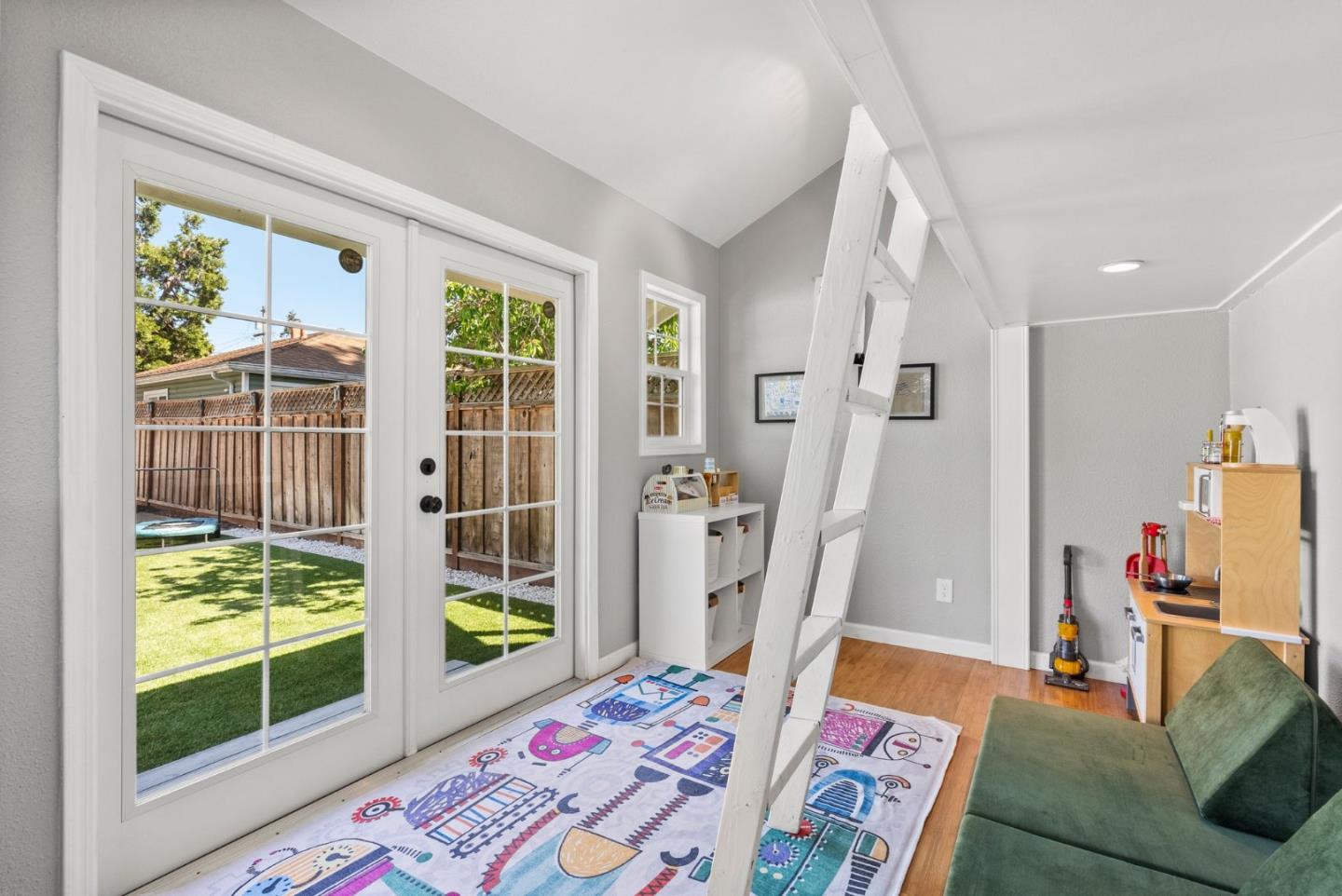 Detail Gallery Image 32 of 38 For 1067 17th Ave, Redwood City,  CA 94063 - 4 Beds | 2 Baths