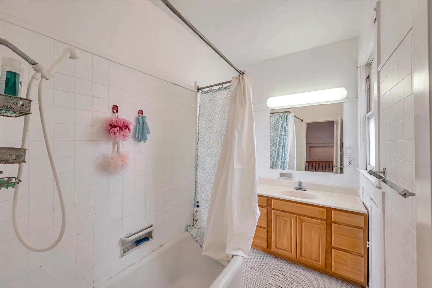 Detail Gallery Image 26 of 46 For 925 Balboa St, San Francisco,  CA 94118 - 4 Beds | 1/1 Baths