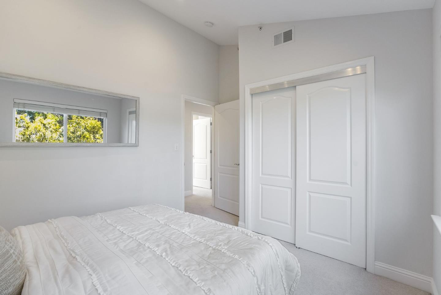 Detail Gallery Image 19 of 36 For 726 Elm St #C,  San Carlos,  CA 94070 - 3 Beds | 2/1 Baths