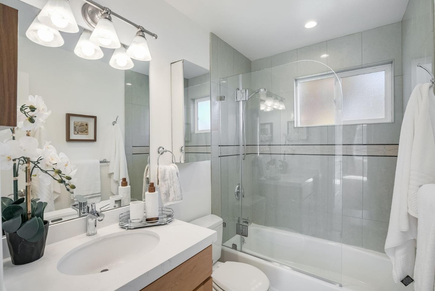 Detail Gallery Image 20 of 36 For 726 Elm St #C,  San Carlos,  CA 94070 - 3 Beds | 2/1 Baths