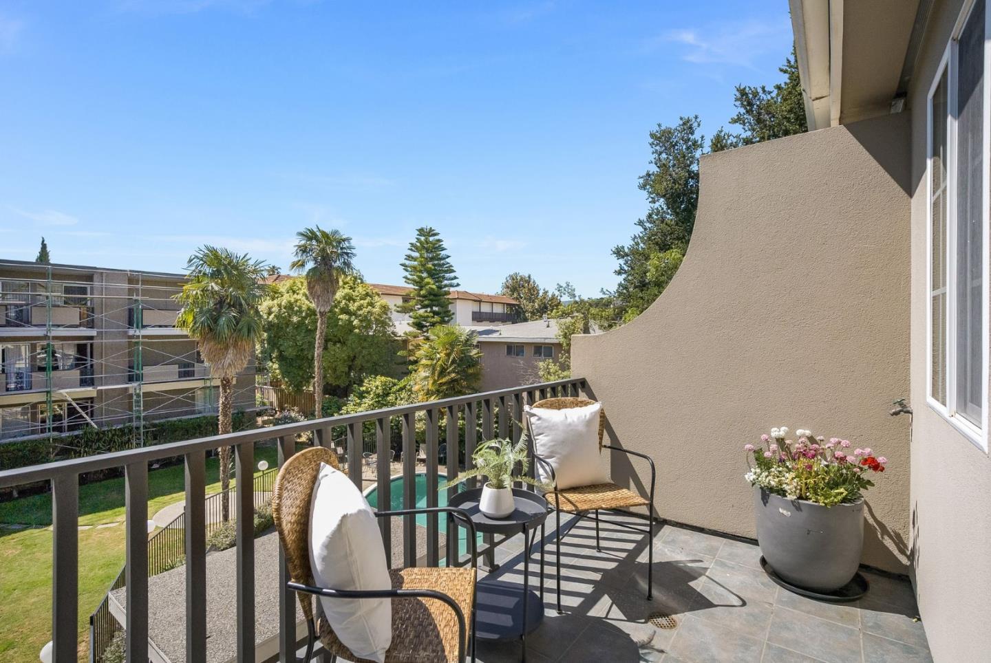 Detail Gallery Image 27 of 36 For 726 Elm St #C,  San Carlos,  CA 94070 - 3 Beds | 2/1 Baths