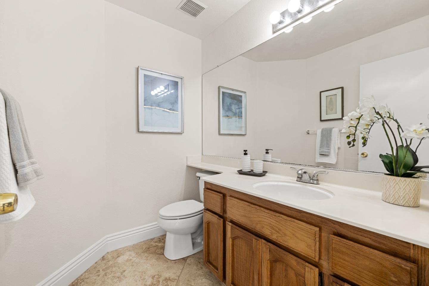 Detail Gallery Image 14 of 29 For 34539 Heathrow Ter, Fremont,  CA 94555 - 3 Beds | 2/1 Baths
