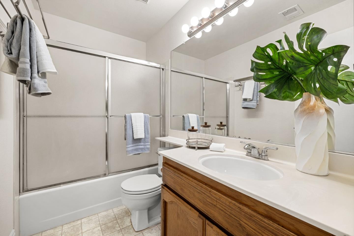 Detail Gallery Image 21 of 29 For 34539 Heathrow Ter, Fremont,  CA 94555 - 3 Beds | 2/1 Baths