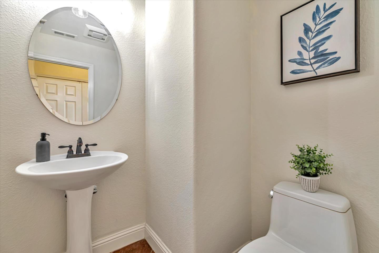 Detail Gallery Image 16 of 48 For 1402 Legend Ln, San Jose,  CA 95131 - 4 Beds | 2/1 Baths