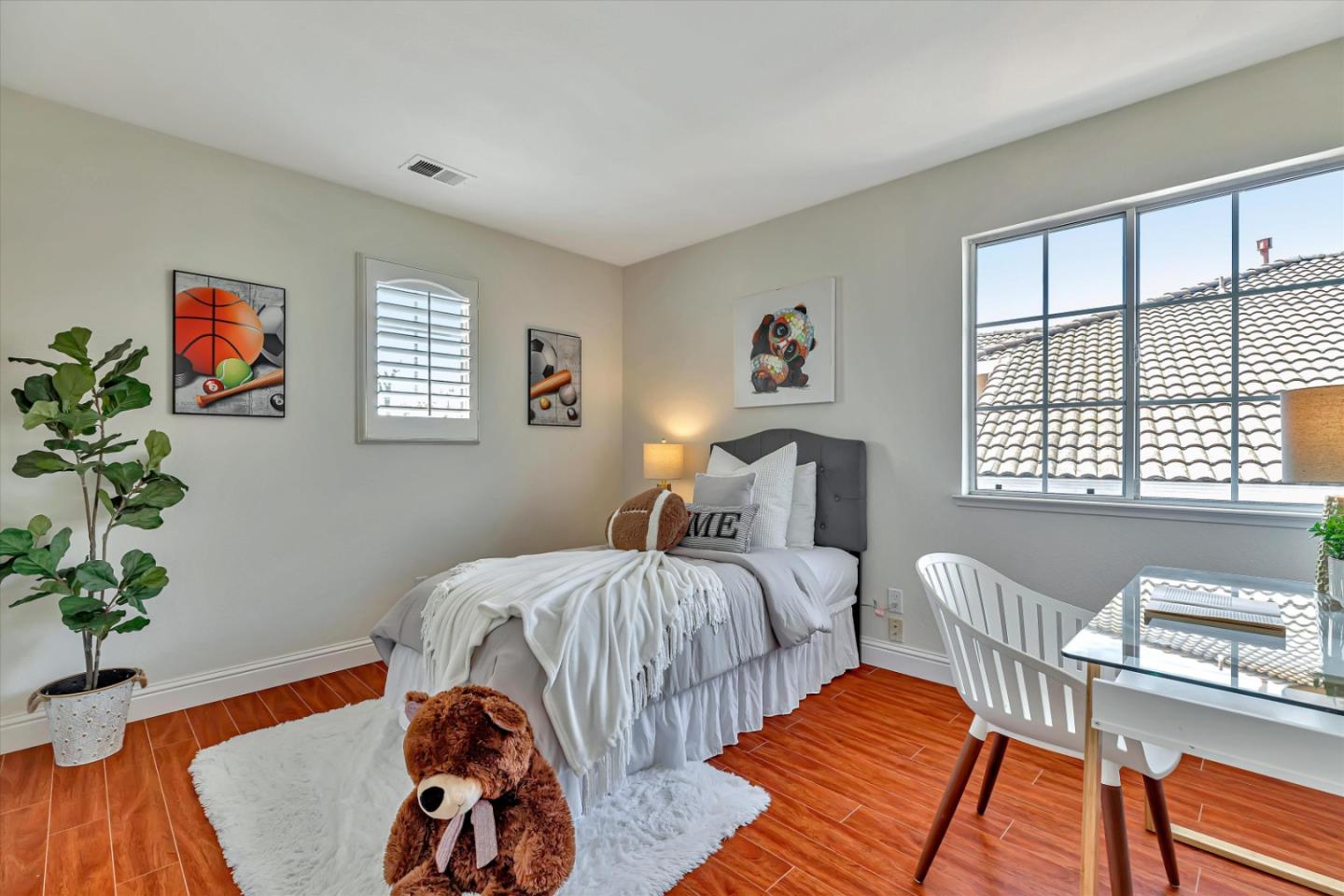 Detail Gallery Image 25 of 48 For 1402 Legend Ln, San Jose,  CA 95131 - 4 Beds | 2/1 Baths