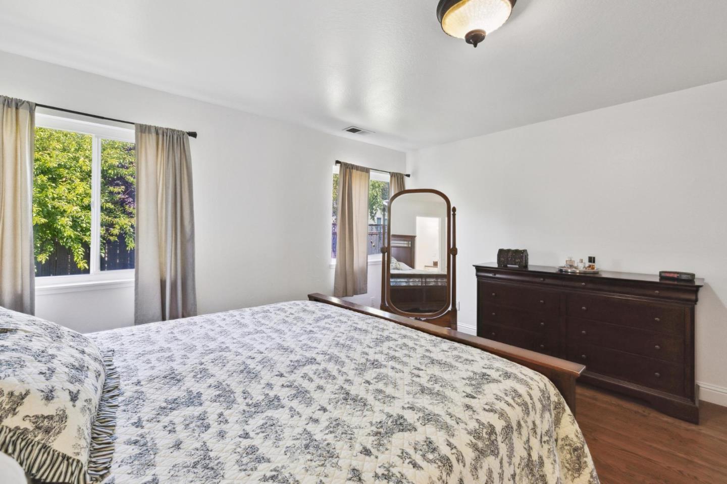 Detail Gallery Image 13 of 25 For 851 Arguello Blvd, Pacifica,  CA 94044 - 4 Beds | 2 Baths