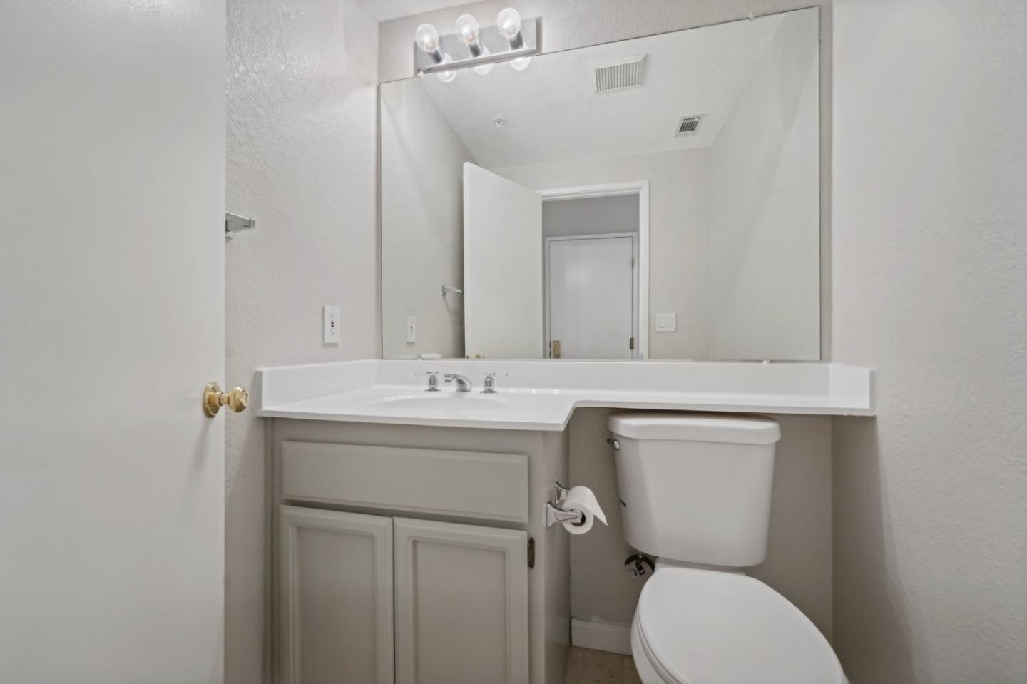 Detail Gallery Image 20 of 40 For 406 Hillwood Ct #402,  Mountain View,  CA 94040 - 2 Beds | 2/1 Baths