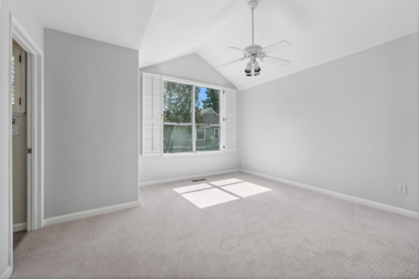 Detail Gallery Image 21 of 40 For 406 Hillwood Ct #402,  Mountain View,  CA 94040 - 2 Beds | 2/1 Baths
