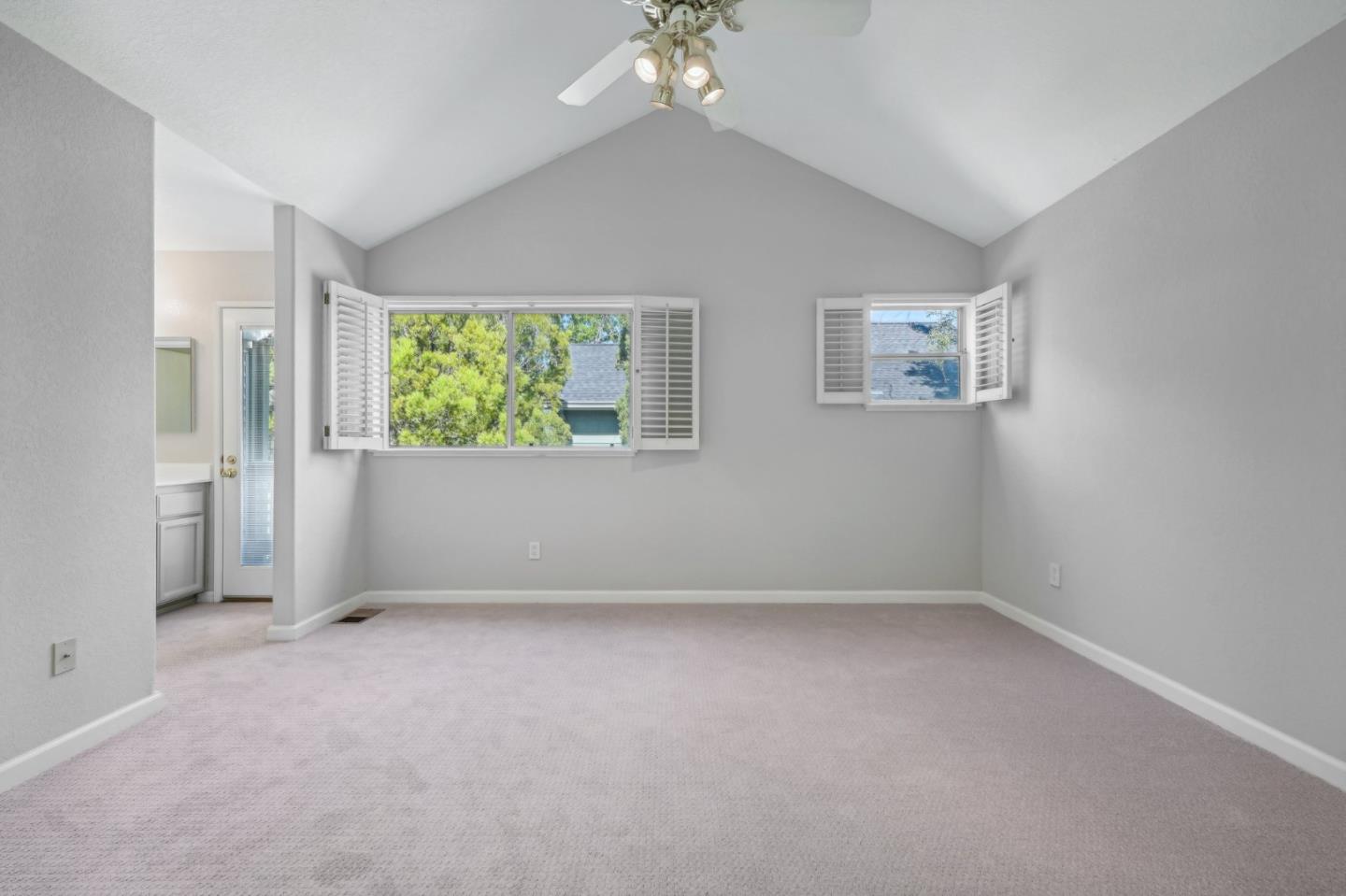 Detail Gallery Image 24 of 40 For 406 Hillwood Ct #402,  Mountain View,  CA 94040 - 2 Beds | 2/1 Baths