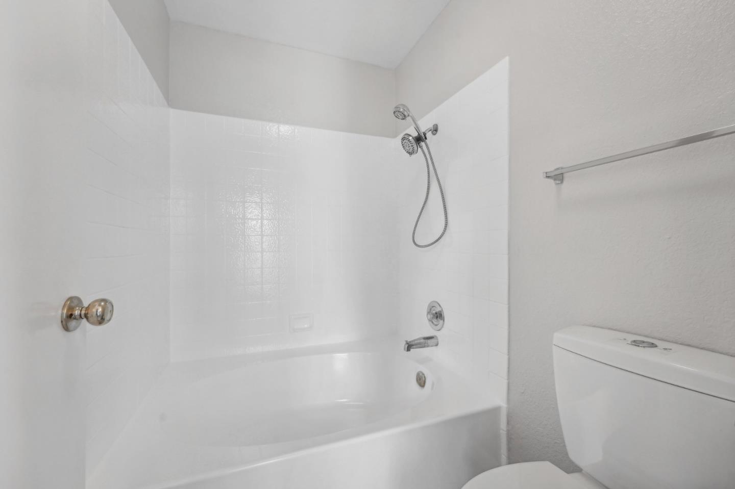 Detail Gallery Image 27 of 40 For 406 Hillwood Ct #402,  Mountain View,  CA 94040 - 2 Beds | 2/1 Baths