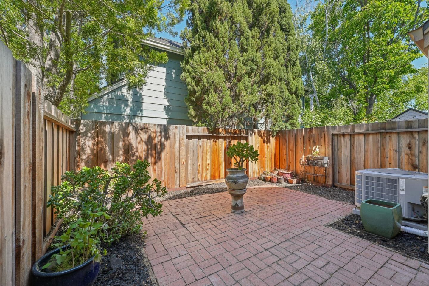 Detail Gallery Image 29 of 40 For 406 Hillwood Ct #402,  Mountain View,  CA 94040 - 2 Beds | 2/1 Baths