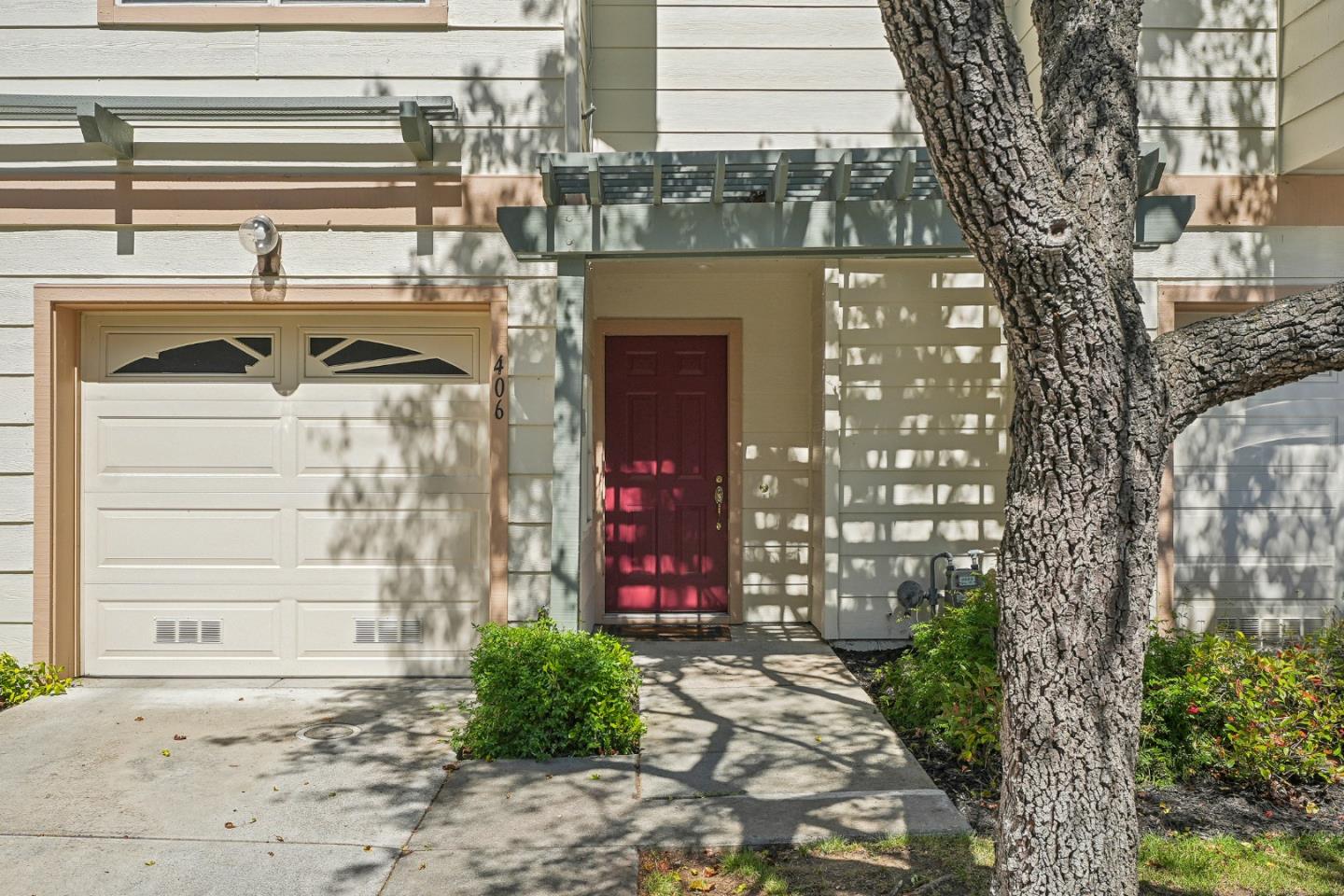 Detail Gallery Image 3 of 40 For 406 Hillwood Ct #402,  Mountain View,  CA 94040 - 2 Beds | 2/1 Baths