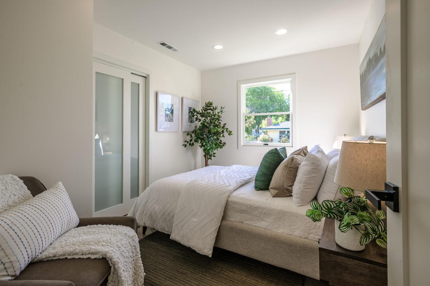 Detail Gallery Image 12 of 23 For 308 B St, Redwood City,  CA 94063 - 3 Beds | 2 Baths