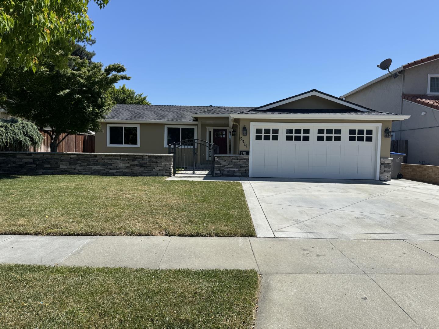 Detail Gallery Image 1 of 27 For 5311 Pebbletree Way, San Jose,  CA 95111 - 3 Beds | 3 Baths