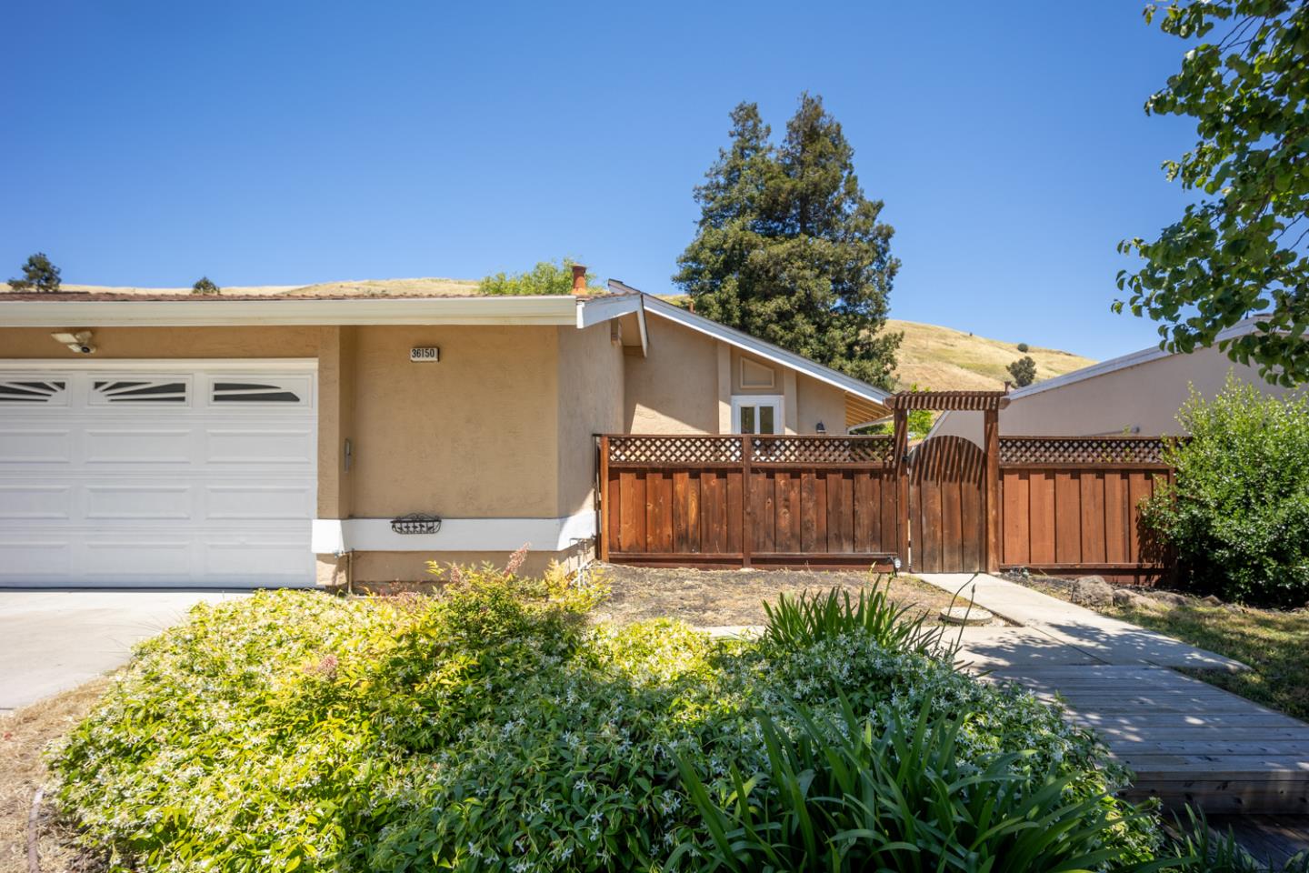 Detail Gallery Image 1 of 19 For 36150 Easterday Way, Fremont,  CA 94536 - 4 Beds | 2 Baths