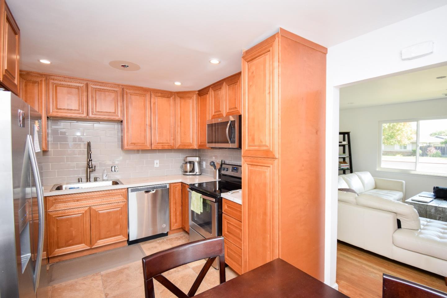 Detail Gallery Image 5 of 9 For 2869 Union Ave #B,  San Jose,  CA 95124 - 2 Beds | 1 Baths