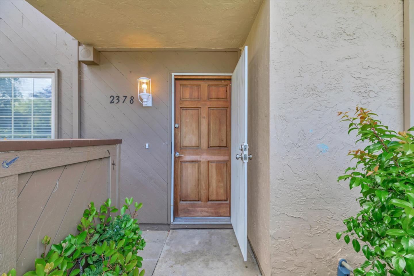 Detail Gallery Image 2 of 31 For 2378 Mossdale Way, San Jose,  CA 95133 - 3 Beds | 1/1 Baths