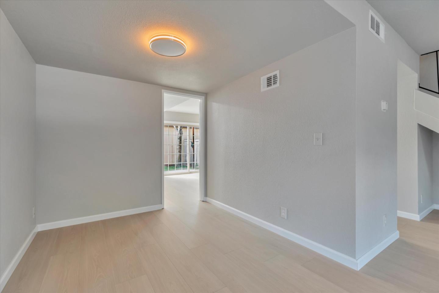 Detail Gallery Image 6 of 31 For 2378 Mossdale Way, San Jose,  CA 95133 - 3 Beds | 1/1 Baths