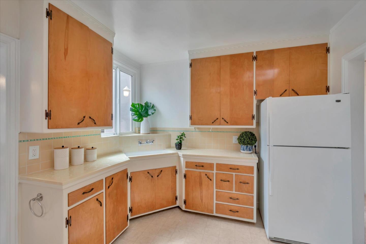 Detail Gallery Image 7 of 38 For 1483 34th Ave, San Francisco,  CA 94122 - 2 Beds | 2 Baths