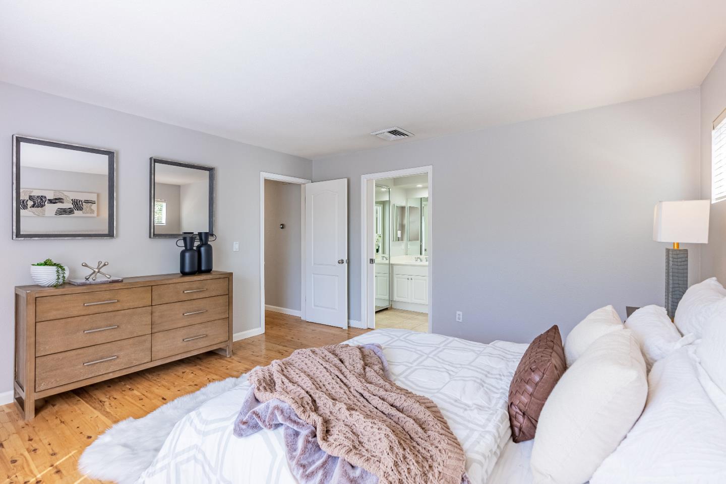 Detail Gallery Image 12 of 28 For 995 Asilomar Ter #1,  Sunnyvale,  CA 94086 - 2 Beds | 2/1 Baths