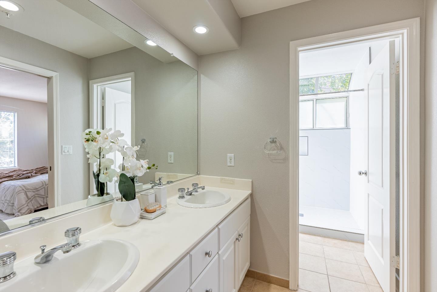 Detail Gallery Image 13 of 28 For 995 Asilomar Ter #1,  Sunnyvale,  CA 94086 - 2 Beds | 2/1 Baths