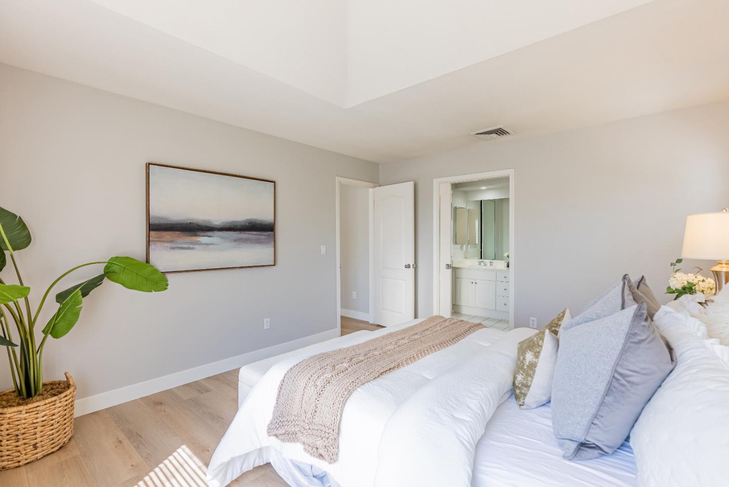 Detail Gallery Image 17 of 28 For 995 Asilomar Ter #1,  Sunnyvale,  CA 94086 - 2 Beds | 2/1 Baths
