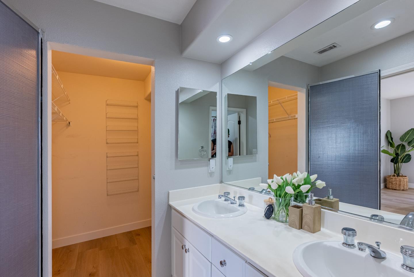 Detail Gallery Image 19 of 28 For 995 Asilomar Ter #1,  Sunnyvale,  CA 94086 - 2 Beds | 2/1 Baths