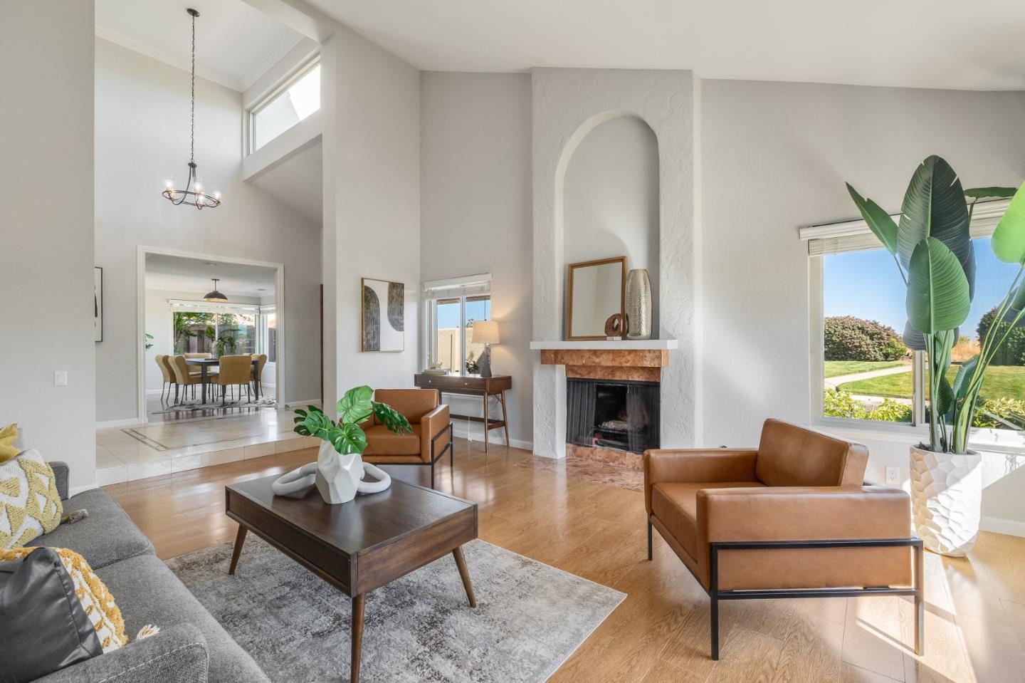 Detail Gallery Image 11 of 60 For 15 Barcelona Cir, Redwood Shores,  CA 94065 - 4 Beds | 2/1 Baths