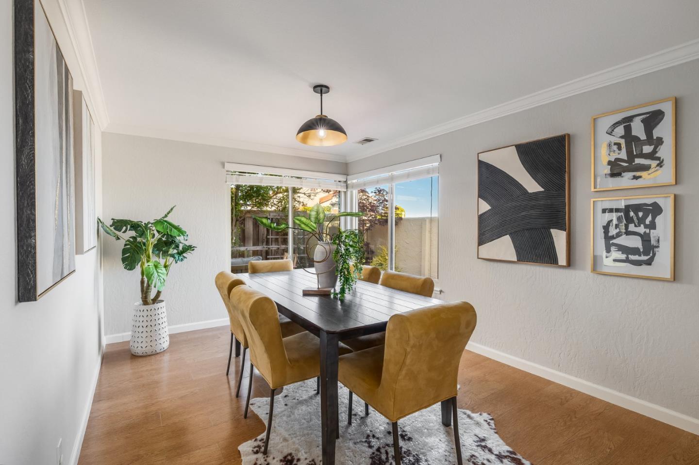 Detail Gallery Image 15 of 60 For 15 Barcelona Cir, Redwood Shores,  CA 94065 - 4 Beds | 2/1 Baths
