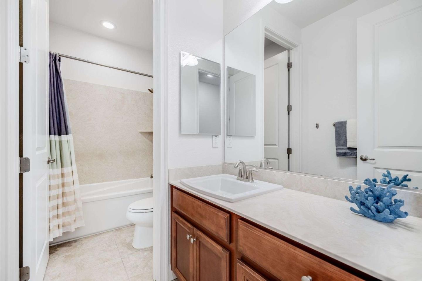 Detail Gallery Image 21 of 32 For 1056 Doheny Ter, Sunnyvale,  CA 94085 - 4 Beds | 3/1 Baths