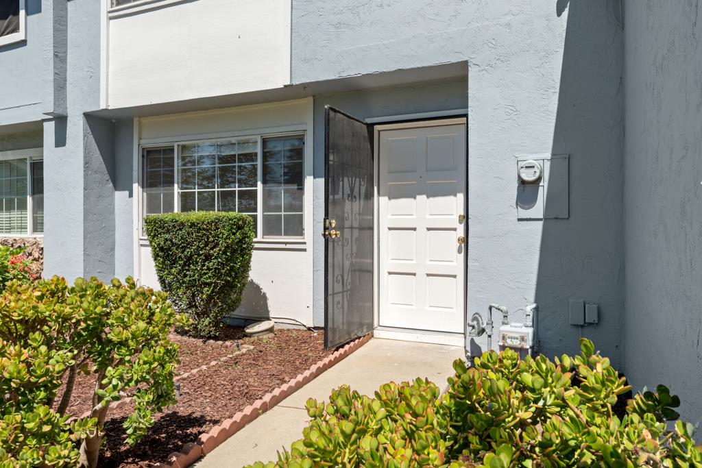 Detail Gallery Image 2 of 27 For 469 Cedro St, San Jose,  CA 95111 - 3 Beds | 1/1 Baths