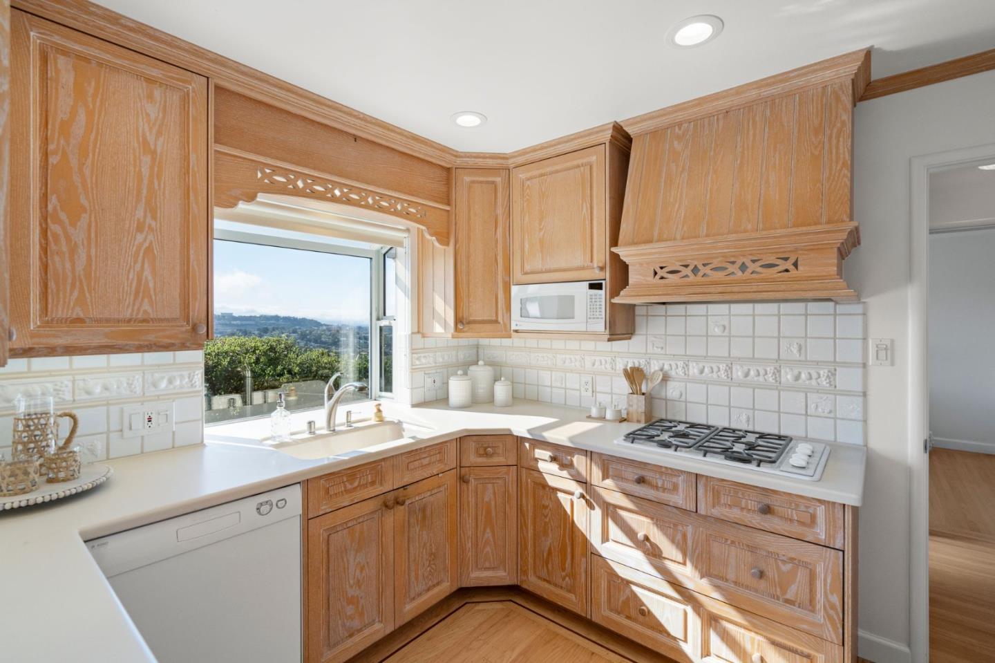 Detail Gallery Image 19 of 73 For 2600 All View Way, Belmont,  CA 94002 - 3 Beds | 2 Baths