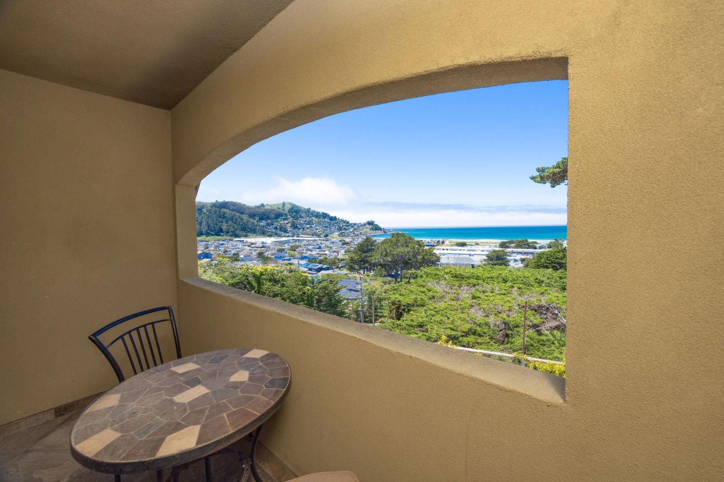 Detail Gallery Image 13 of 52 For 712 Corona Dr, Pacifica,  CA 94044 - 5 Beds | 3/1 Baths