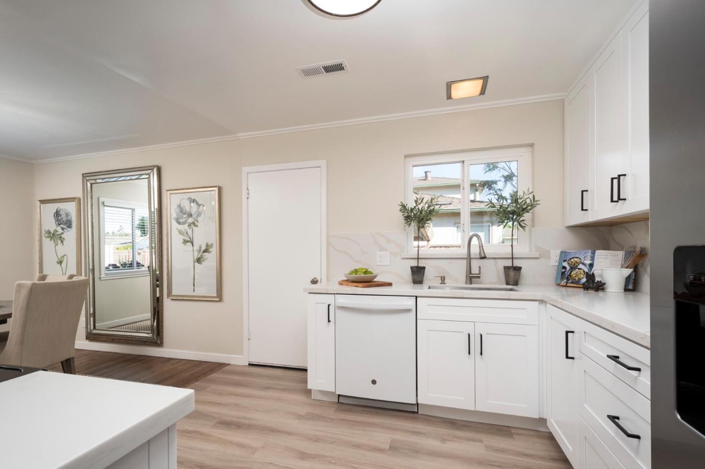 Detail Gallery Image 7 of 15 For 1302 Aberdeen Dr, San Mateo,  CA 94402 - 3 Beds | 1 Baths